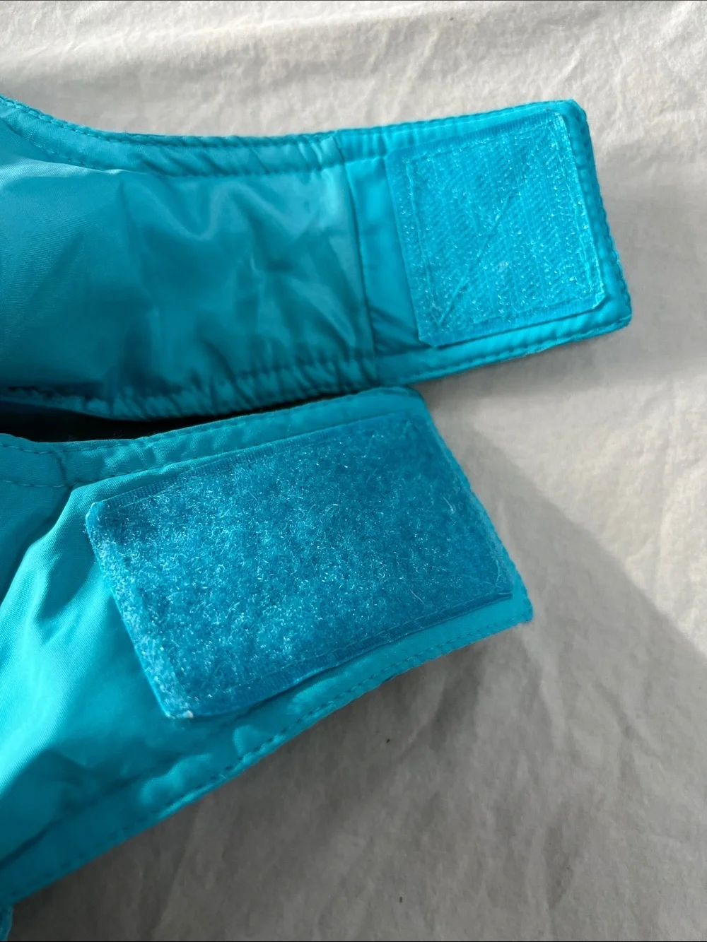 Snozu child’s 5 turquoise snow bibs